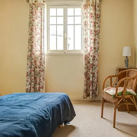 Elegant Normandy Escape, Cleaning Included Feriehus