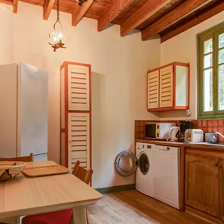Elegant Normandy Escape, Cleaning Included Feriehus